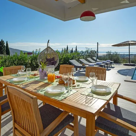 Morena Villa